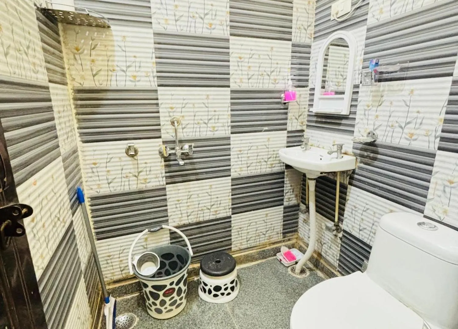 Home Stay Nearby Madanta Hospital Gurgaon 0*,